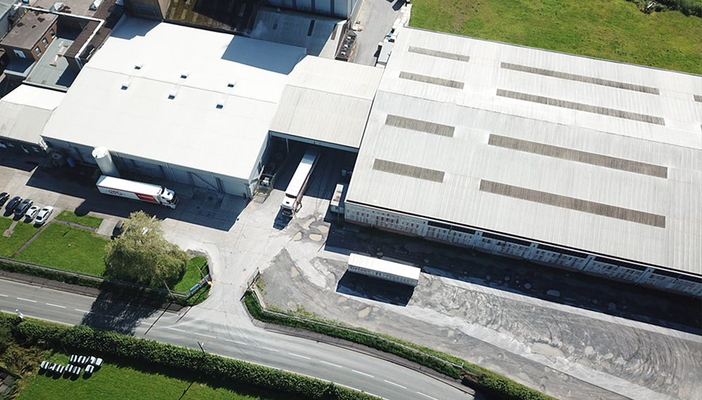 UNITED PETFOOD ユナイテッドペットフード工場の外観をドローンで撮影した俯瞰写真